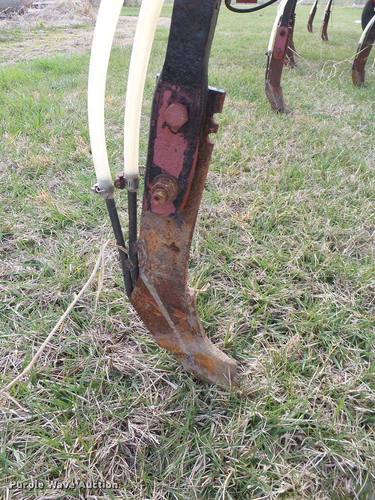 image for item DJ9750 In-line ripper with anhydrous applicator