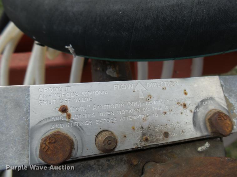 image for item DJ9750 In-line ripper with anhydrous applicator