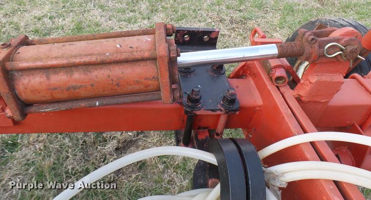 image for item DJ9750 In-line ripper with anhydrous applicator