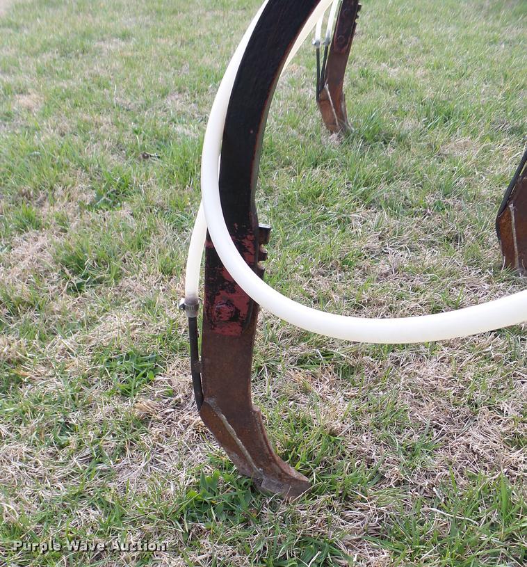 image for item DJ9750 In-line ripper with anhydrous applicator