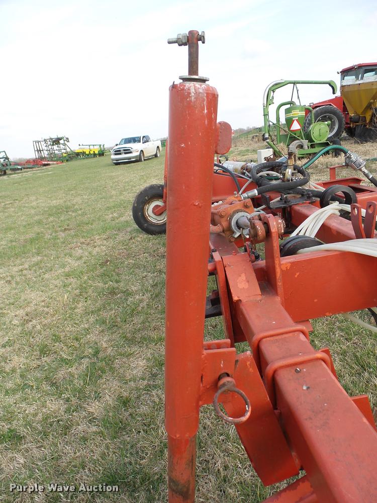 image for item DJ9750 In-line ripper with anhydrous applicator