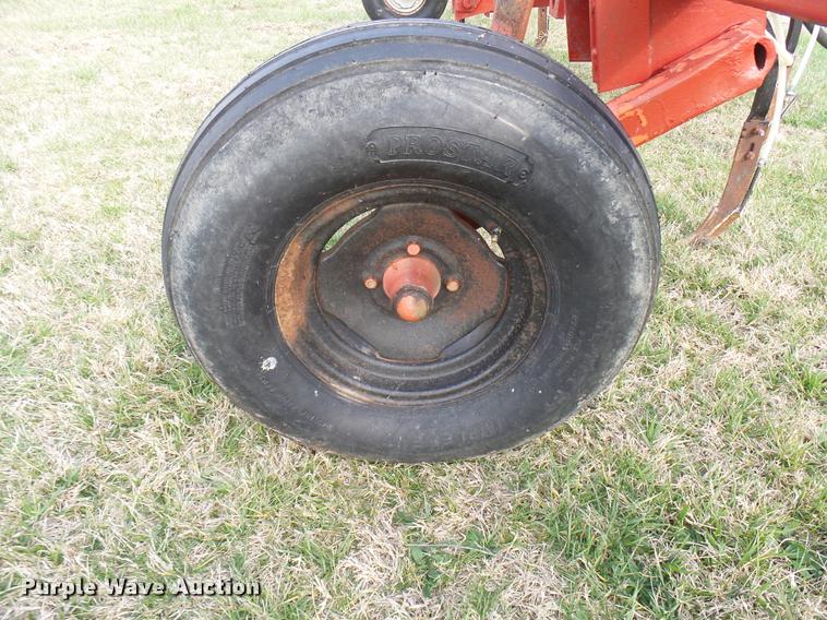 image for item DJ9750 In-line ripper with anhydrous applicator