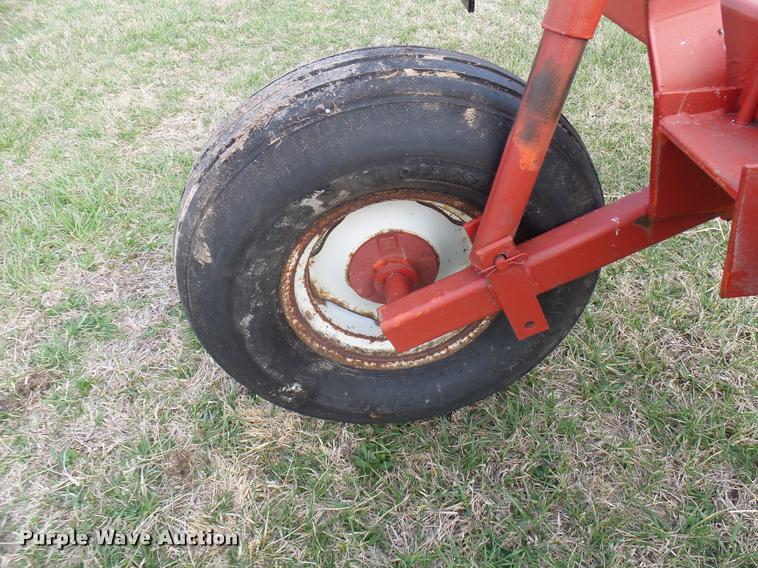 image for item DJ9750 In-line ripper with anhydrous applicator