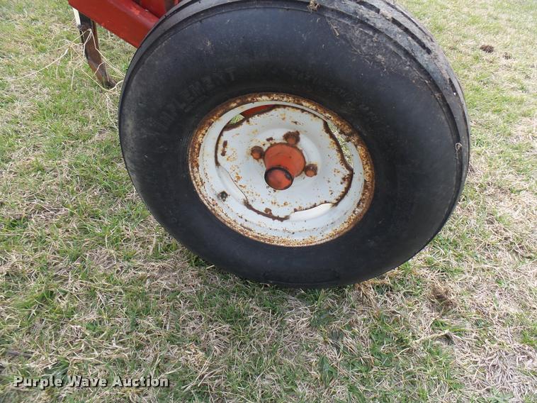 image for item DJ9750 In-line ripper with anhydrous applicator