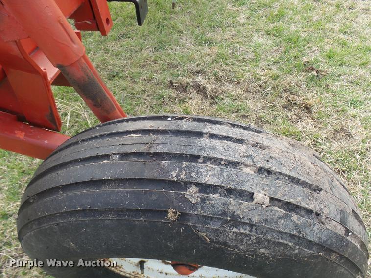 image for item DJ9750 In-line ripper with anhydrous applicator