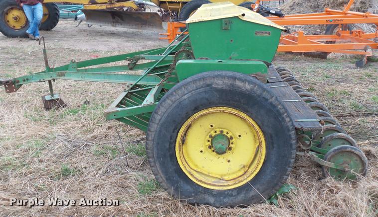 image for item DM9152 John Deere FB-B grain drill