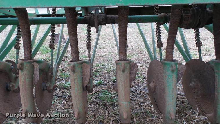 image for item DM9152 John Deere FB-B grain drill