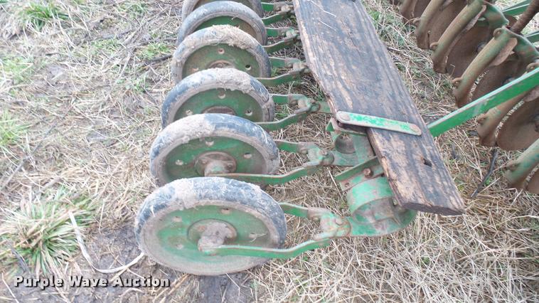 image for item DM9152 John Deere FB-B grain drill