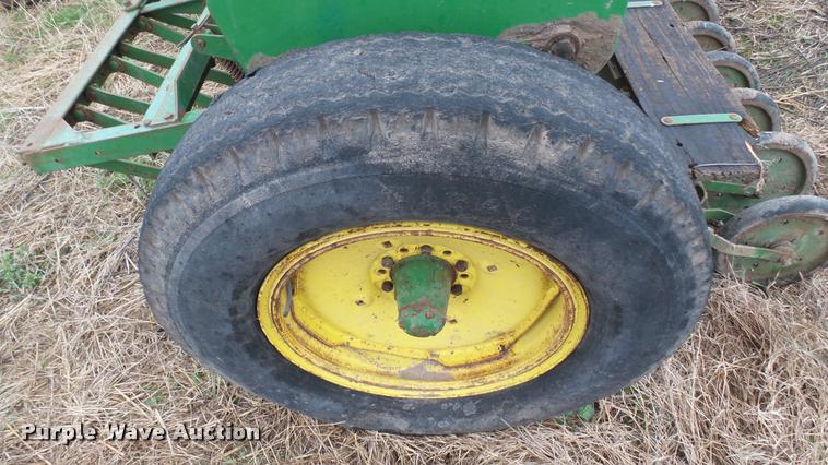 image for item DM9152 John Deere FB-B grain drill