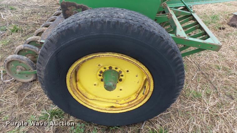 image for item DM9152 John Deere FB-B grain drill