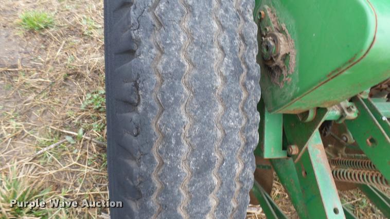 image for item DM9152 John Deere FB-B grain drill