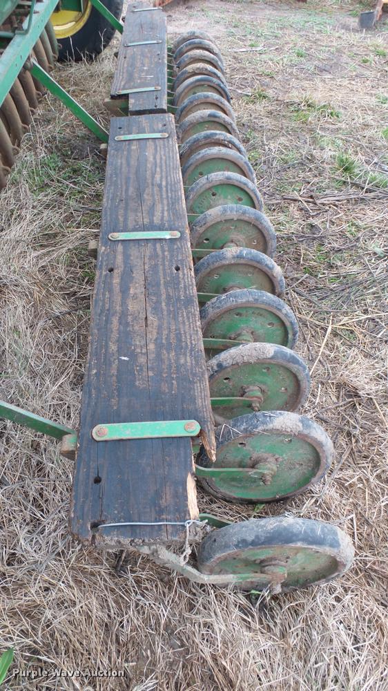 image for item DM9152 John Deere FB-B grain drill