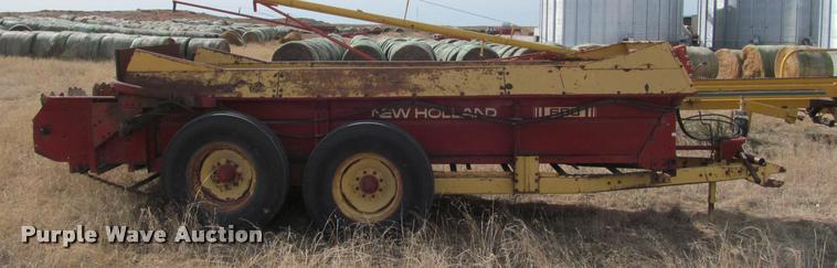 image for item DT9525 New Holland 680 manure spreader
