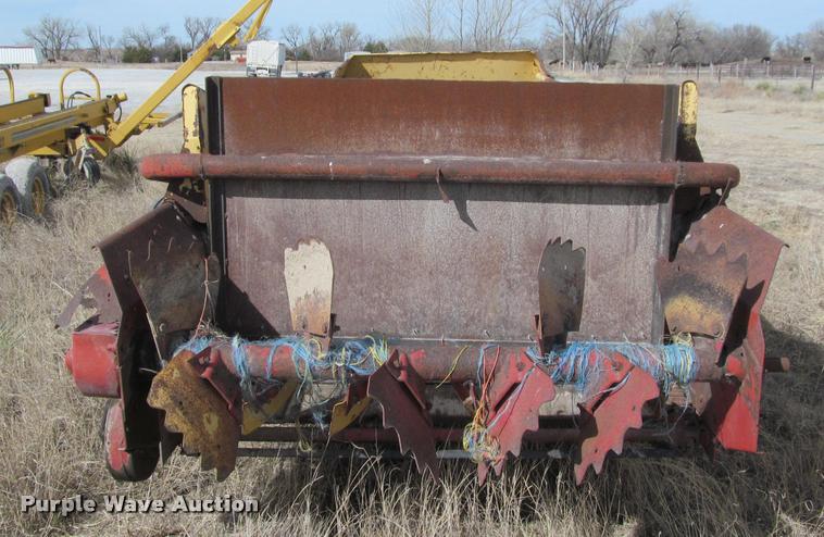 image for item DT9525 New Holland 680 manure spreader
