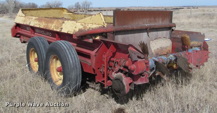 image for item DT9525 New Holland 680 manure spreader