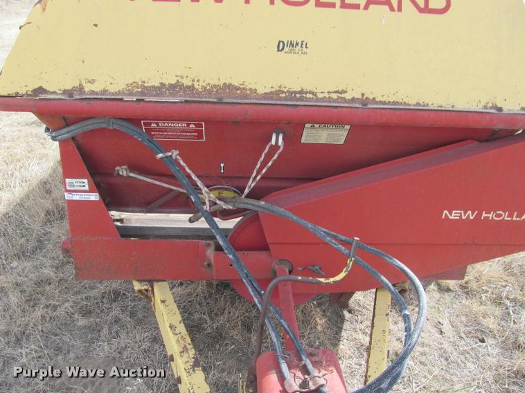 image for item DT9525 New Holland 680 manure spreader