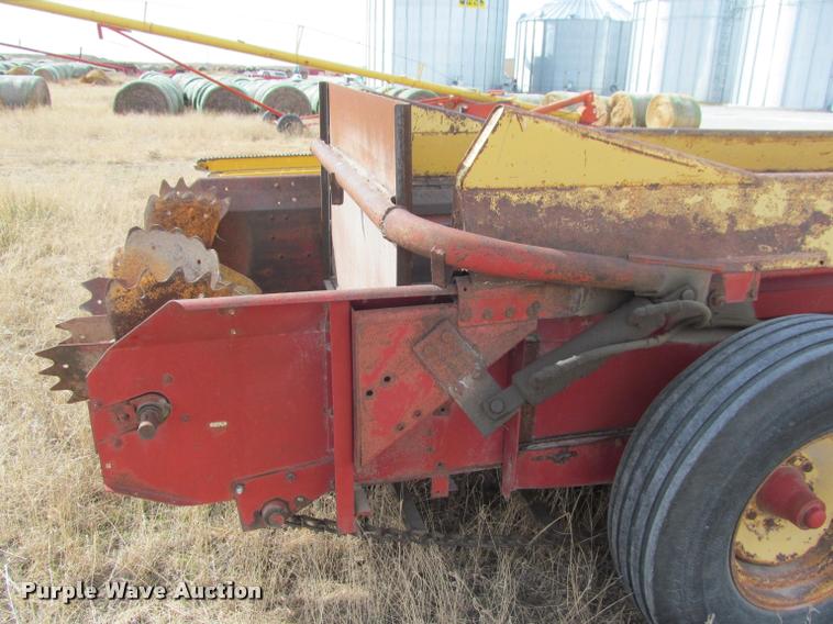 image for item DT9525 New Holland 680 manure spreader