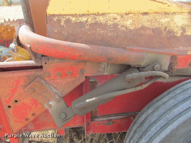 image for item DT9525 New Holland 680 manure spreader