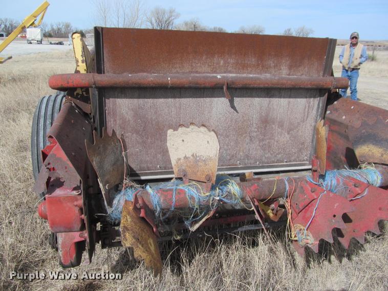 image for item DT9525 New Holland 680 manure spreader