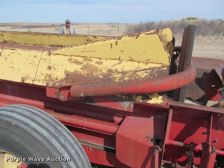 image for item DT9525 New Holland 680 manure spreader