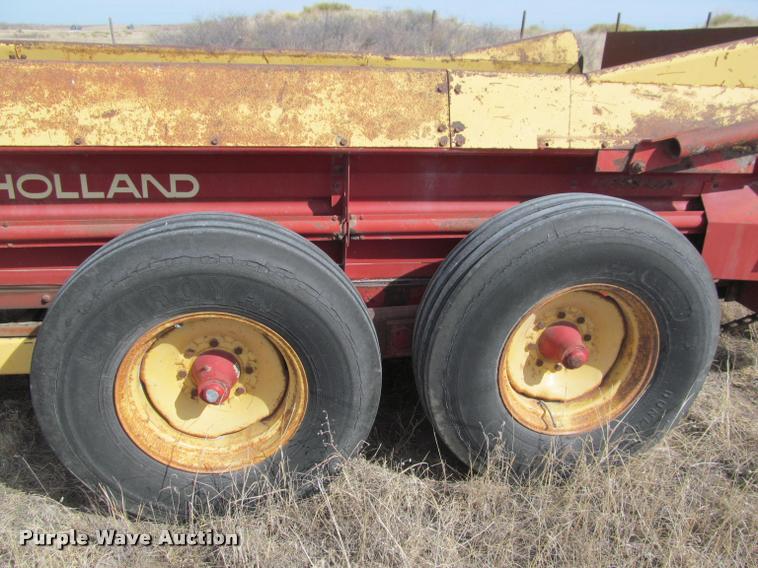 image for item DT9525 New Holland 680 manure spreader
