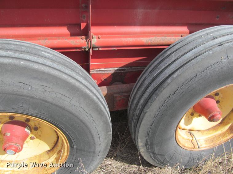 image for item DT9525 New Holland 680 manure spreader