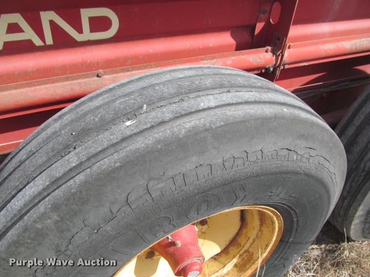 image for item DT9525 New Holland 680 manure spreader