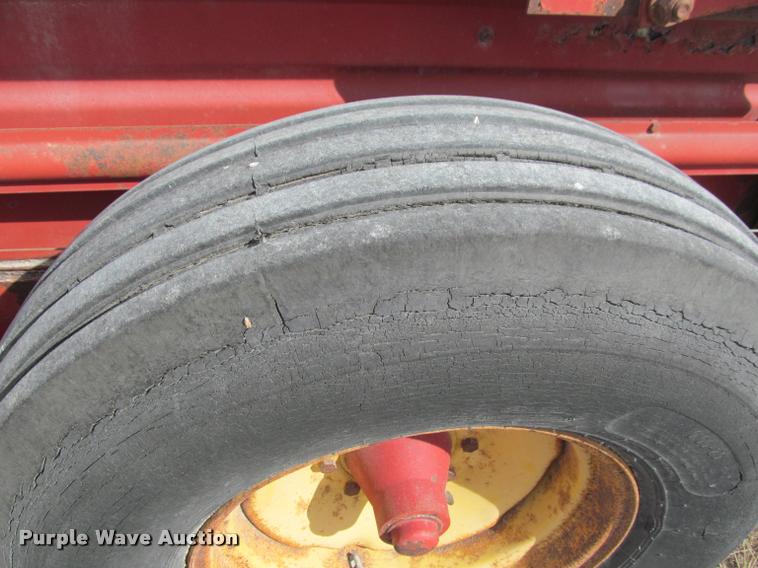 image for item DT9525 New Holland 680 manure spreader