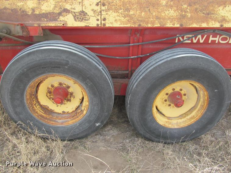 image for item DT9525 New Holland 680 manure spreader
