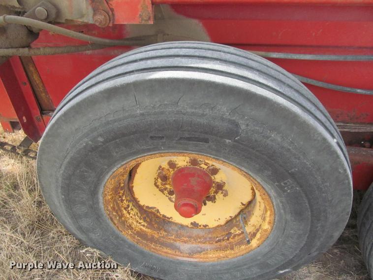 image for item DT9525 New Holland 680 manure spreader