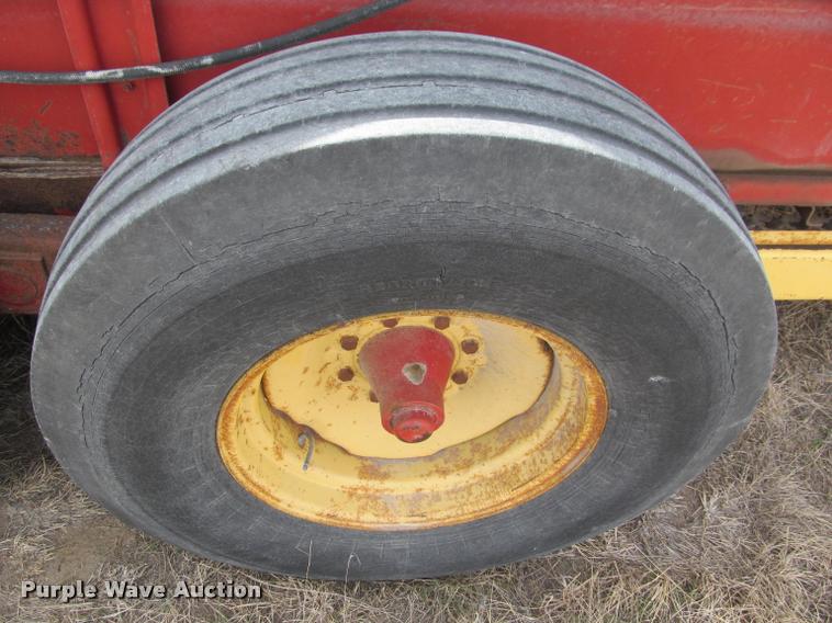 image for item DT9525 New Holland 680 manure spreader