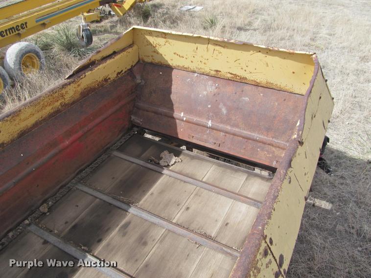 image for item DT9525 New Holland 680 manure spreader