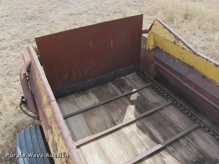image for item DT9525 New Holland 680 manure spreader