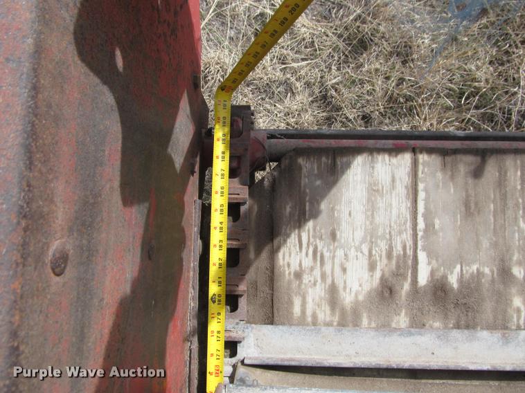 image for item DT9525 New Holland 680 manure spreader