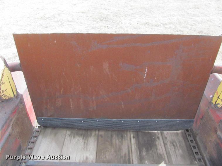 image for item DT9525 New Holland 680 manure spreader