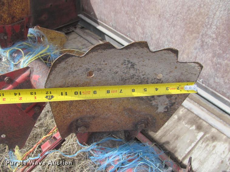 image for item DT9525 New Holland 680 manure spreader