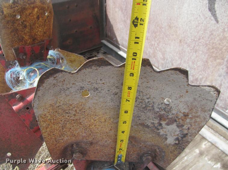 image for item DT9525 New Holland 680 manure spreader