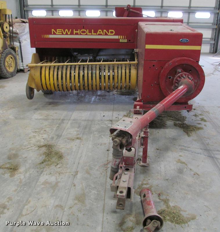 image for item DT9526 1989 New Holland 570 square baler