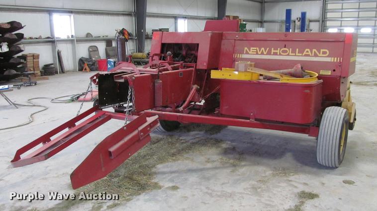image for item DT9526 1989 New Holland 570 square baler