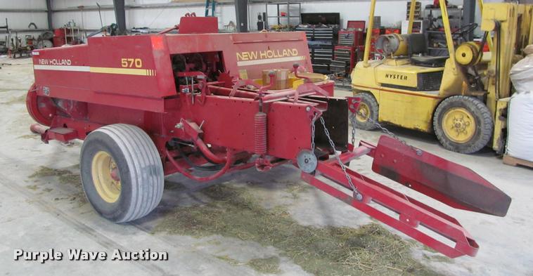 image for item DT9526 1989 New Holland 570 square baler