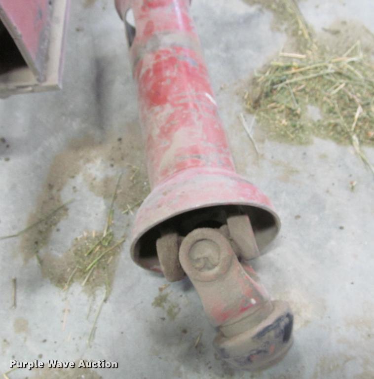 image for item DT9526 1989 New Holland 570 square baler