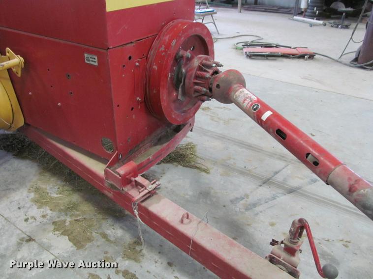 image for item DT9526 1989 New Holland 570 square baler