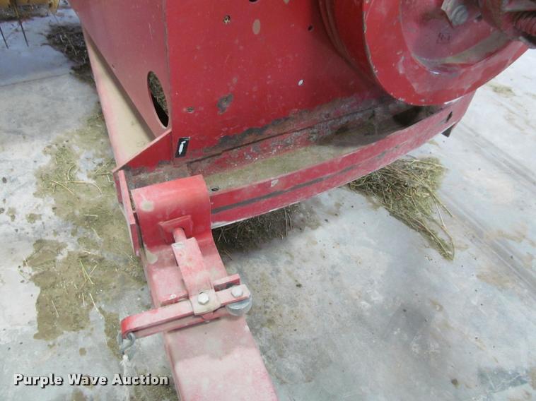 image for item DT9526 1989 New Holland 570 square baler