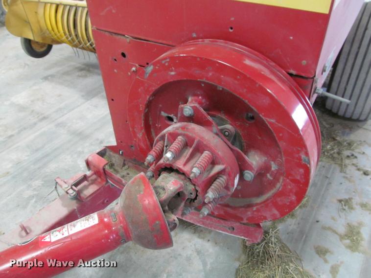 image for item DT9526 1989 New Holland 570 square baler