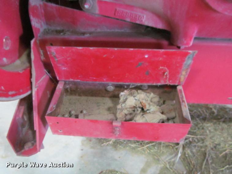 image for item DT9526 1989 New Holland 570 square baler