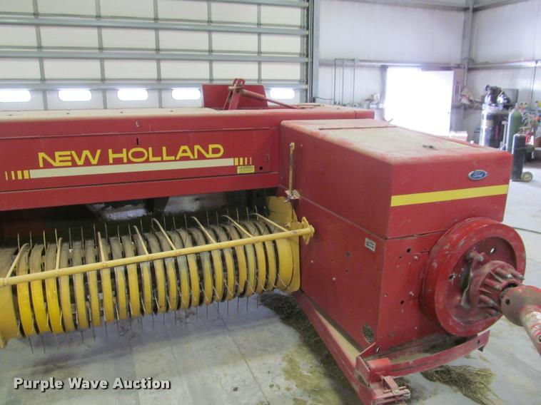 image for item DT9526 1989 New Holland 570 square baler