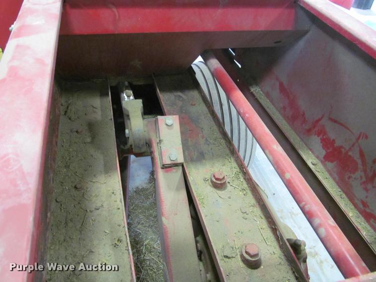 image for item DT9526 1989 New Holland 570 square baler