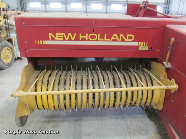 image for item DT9526 1989 New Holland 570 square baler