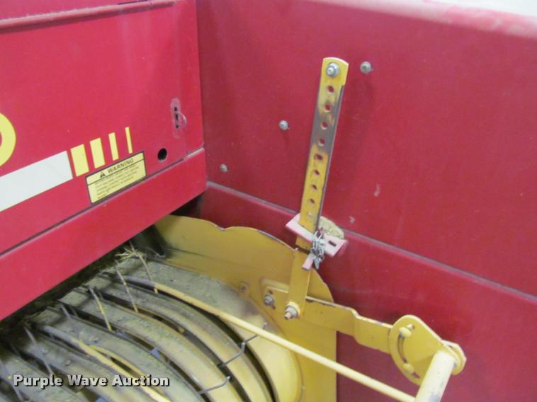 image for item DT9526 1989 New Holland 570 square baler