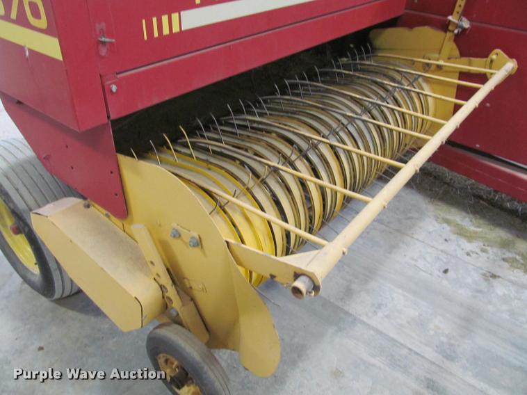 image for item DT9526 1989 New Holland 570 square baler